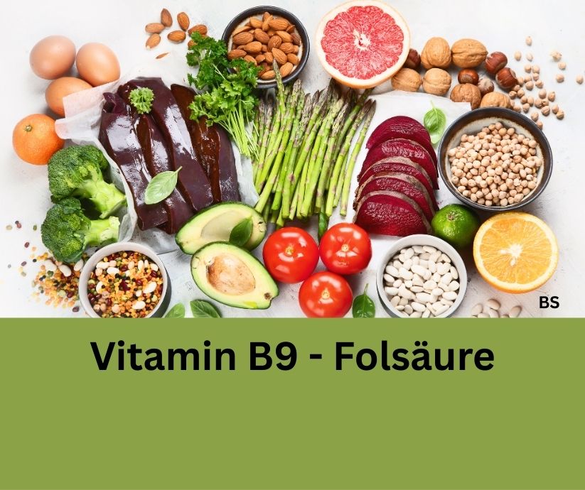 Vitamin B9 reiche Lebensmittel wie Blutorange, grüner Spargel, Tomaten. Schriftzug: Vitamin B9, Folsäure