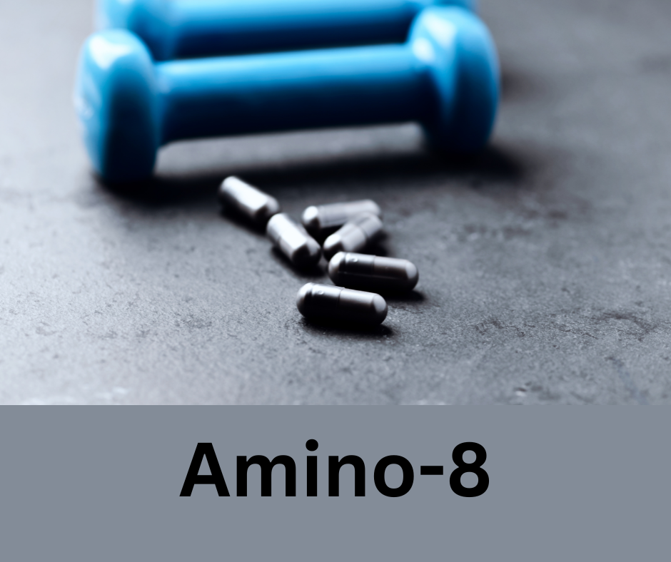 Hantel und Kapseln mit dem Schriftzug Amino-8