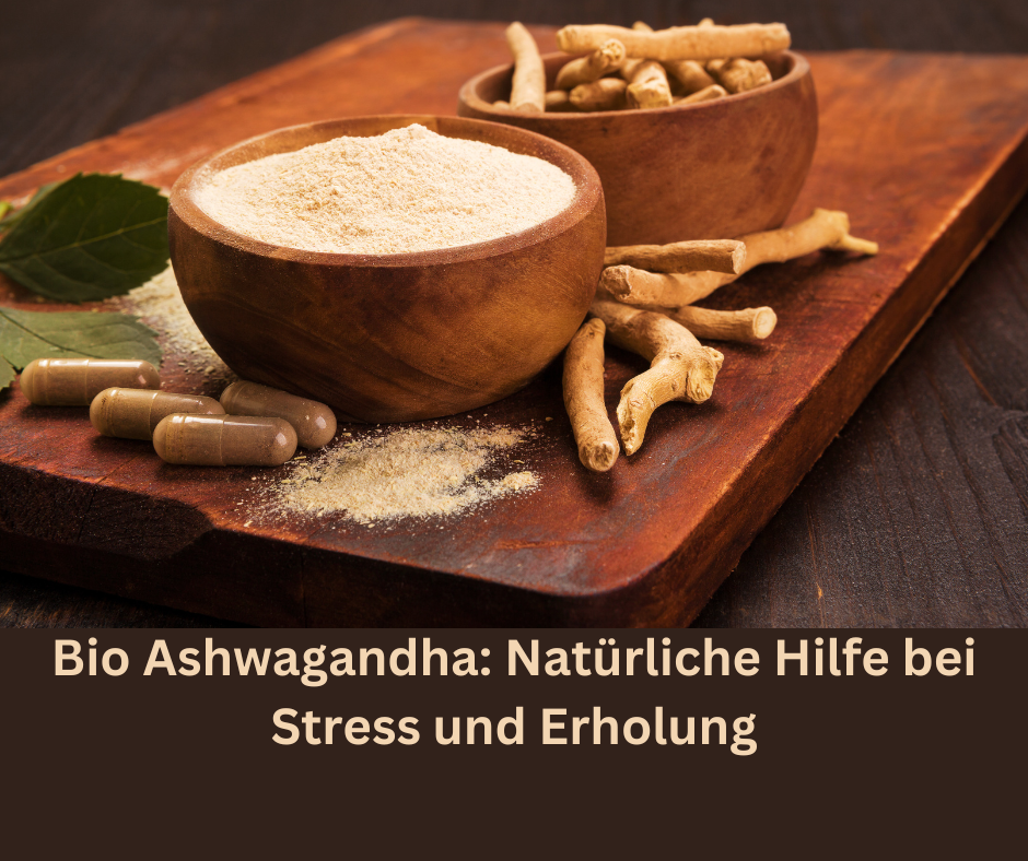 Auf ein Brett stehen Ashwagandha Wurzeln, Pulver und Kapseln. Darunter ein Schriftzug: Bio Ashwagandha: Natürliche Hilfe bei Stress und Erholung.